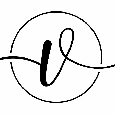 Unique 2 Bedroom Located Centeral דירה *