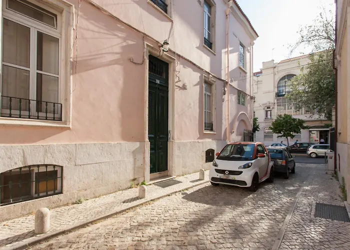 Unique 2 Bedroom Located Centeral *