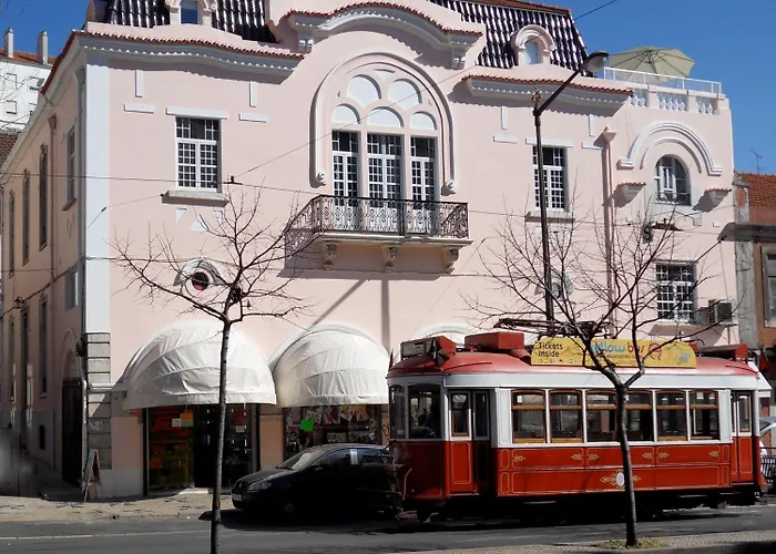 Unique 2 Bedroom Located Centeral Lejlighed