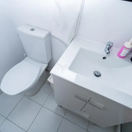 Large 2-bedroom Prime Location