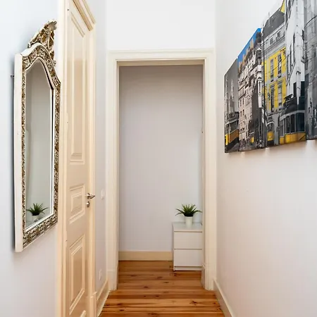Large 2-bedroom Prime Location Lejlighed